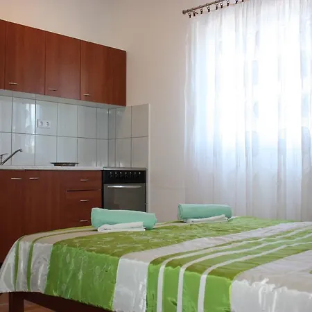 Lenka * Milna (Hvar)