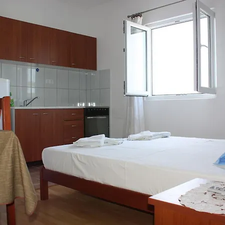 Lenka * Milna (Hvar)